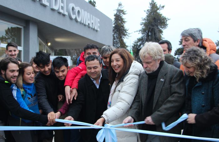 Inauguran un gimnasio polideportivo