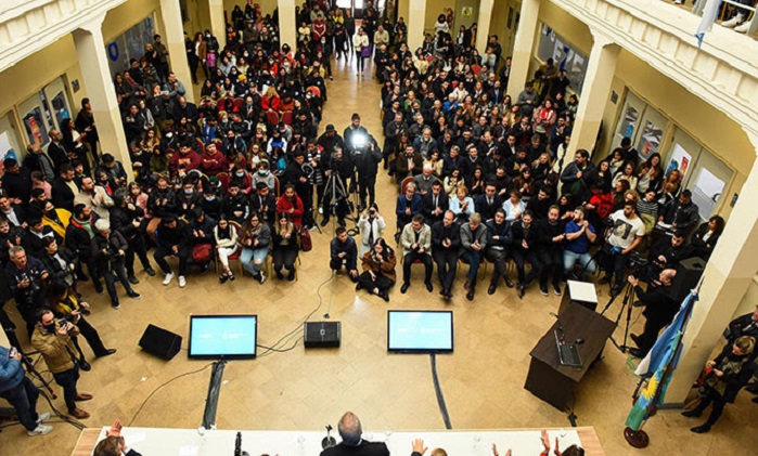 Becarios y becarias recibirán cursos gratuitos en lenguas extranjeras en universidades nacionales