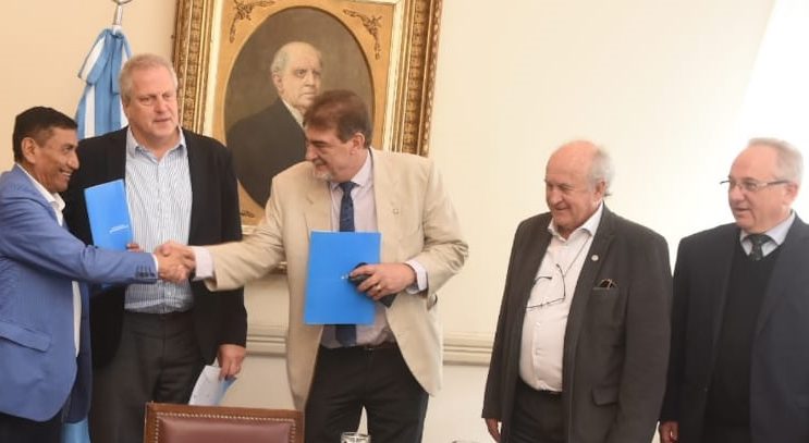 Firman convenio para la construcción de colegio tecnológico